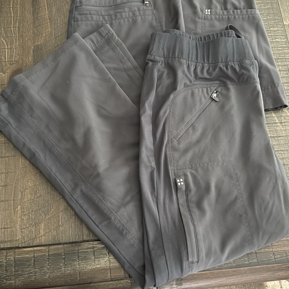 White Cross grey scrub set Size M - Picture 2 of 6